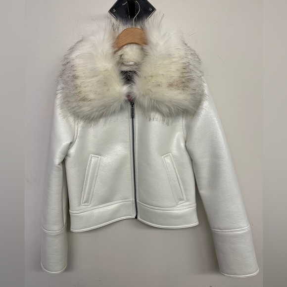 Brand new unreal fur from Australia - Picture 1 of 3